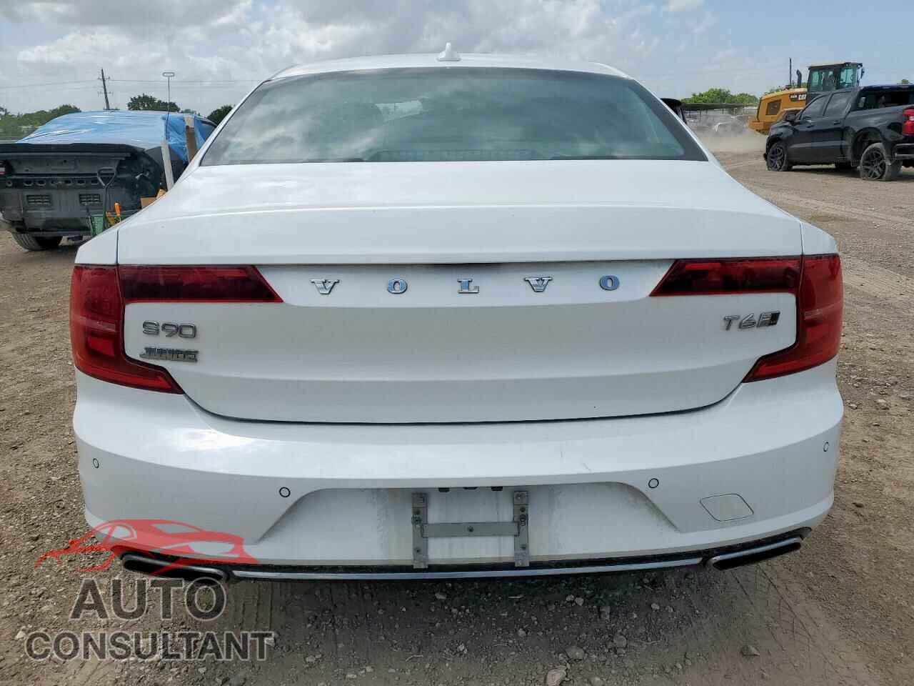 VOLVO S90 2018 - LVY992MLXJP008671