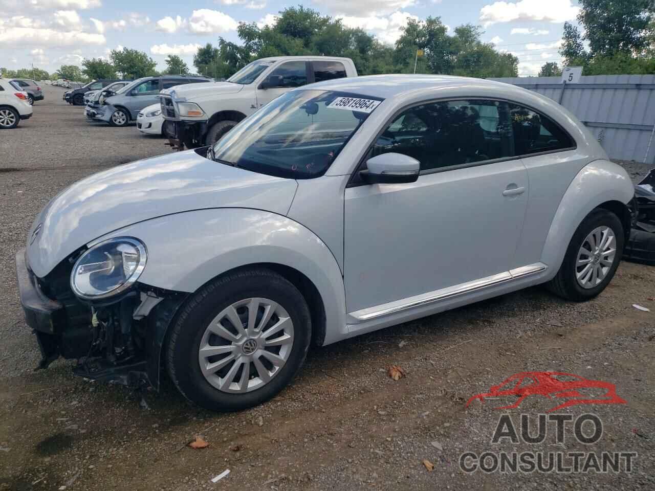 VOLKSWAGEN BEETLE 2018 - 3VWJD7AT1JM717772