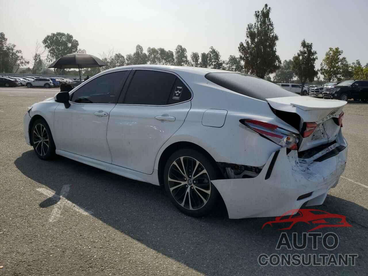 TOYOTA CAMRY 2018 - 4T1B11HK2JU081381