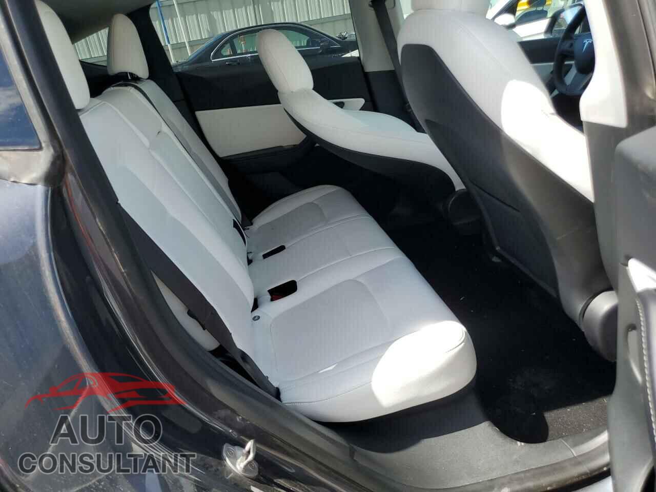 TESLA MODEL Y 2020 - 5YJYGDEE8LF044697
