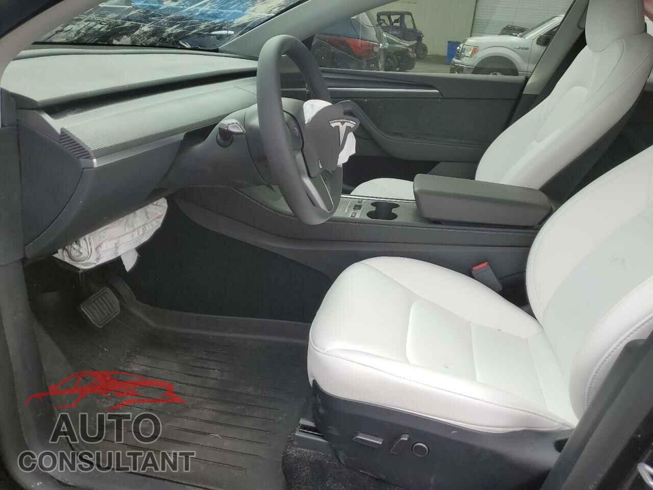TESLA MODEL Y 2024 - 7SAYGDEE8RF083009
