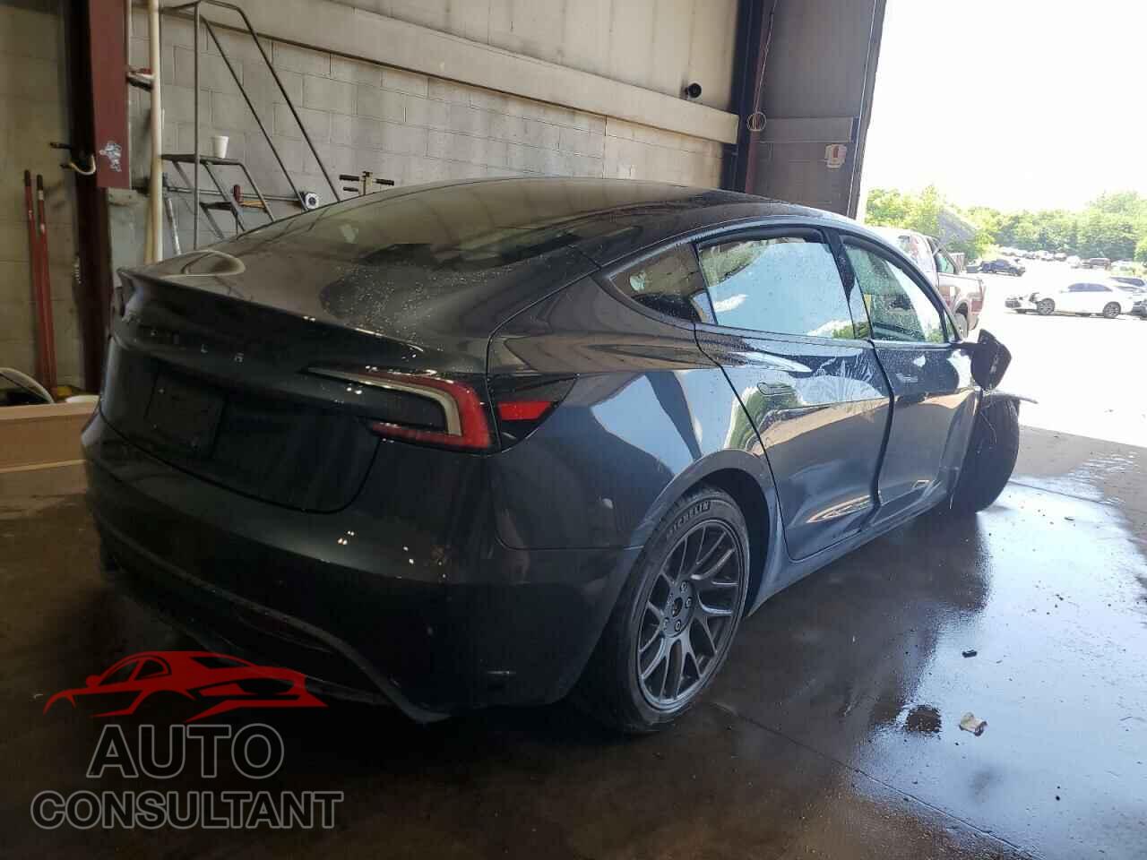 TESLA MODEL 3 2025 - 5YJ3E1EA4SF935533