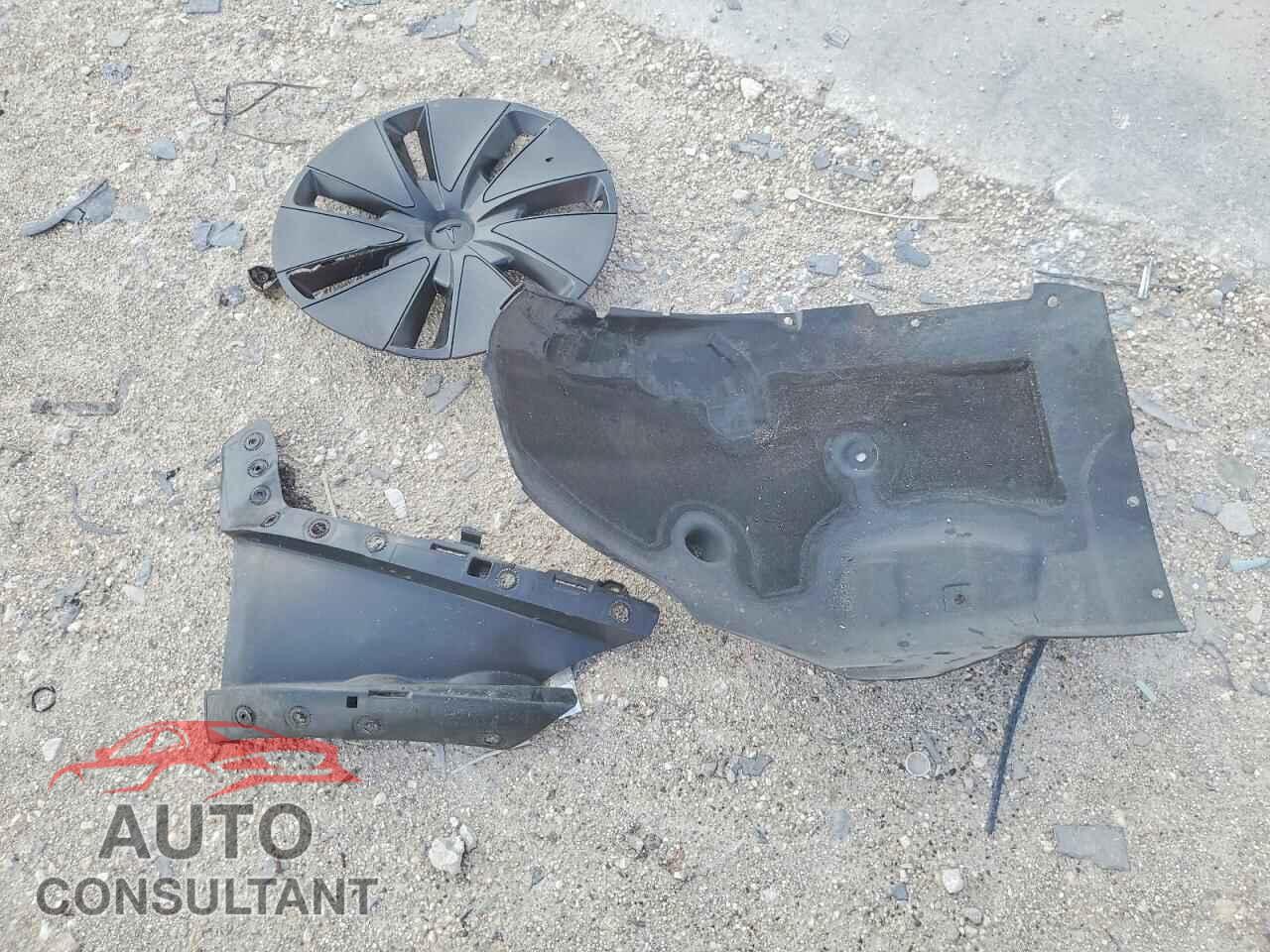 TESLA MODEL 3 2024 - 5YJ3E1EA3RF734782