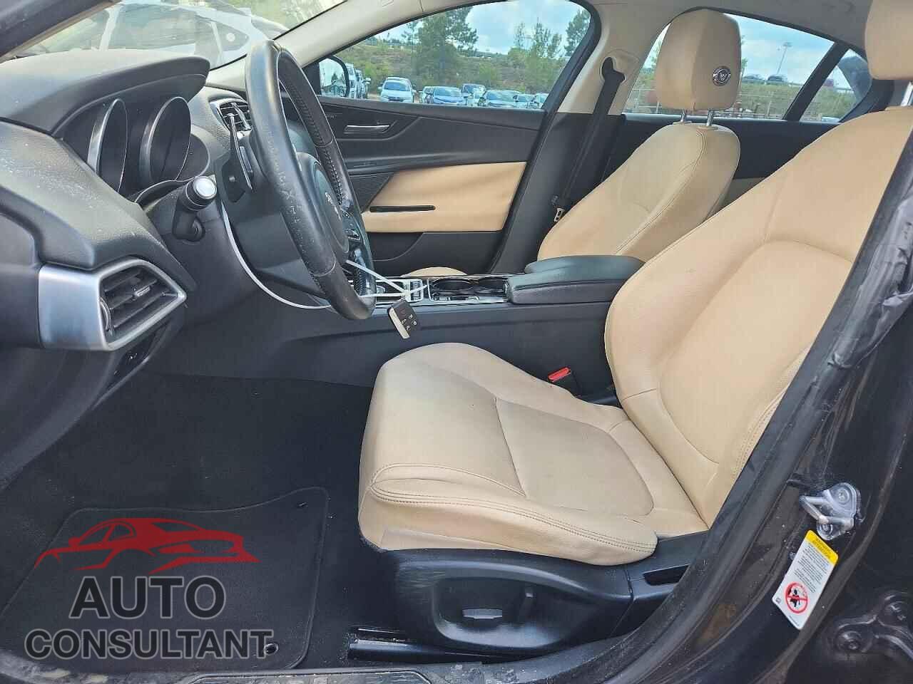 JAGUAR XE 2017 - SAJAJ4BV2HCP15620
