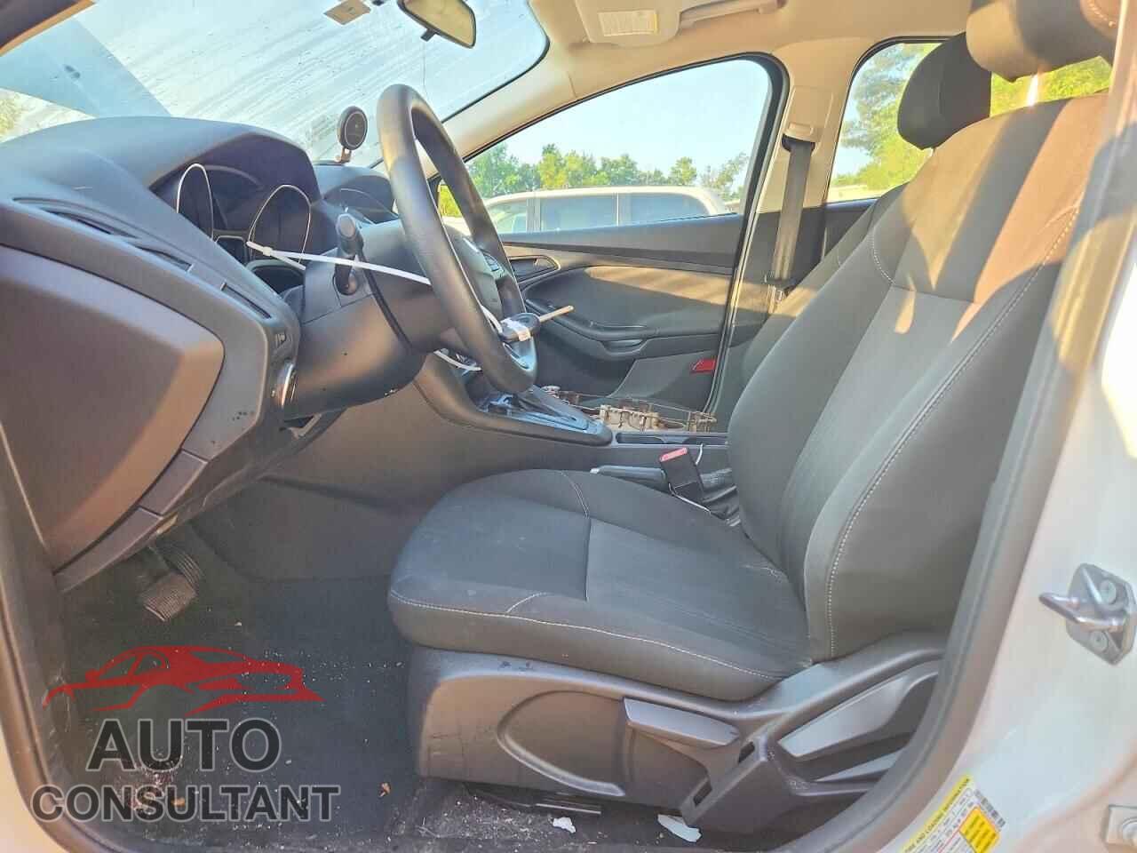 FORD FOCUS 2018 - 1FADP3E22JL227074