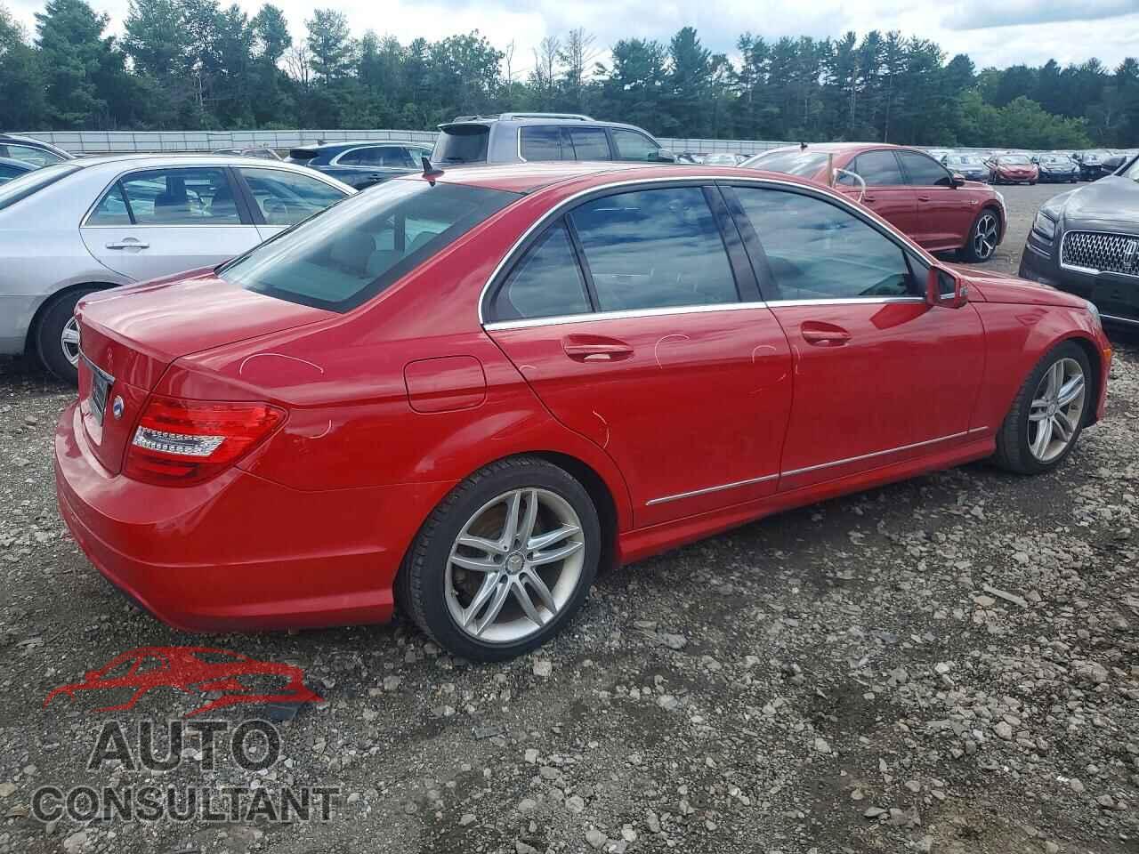 MERCEDES-BENZ C-CLASS 2013 - WDDGF4HB1DR277452