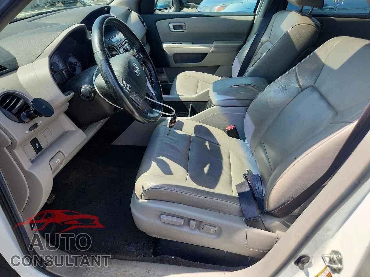 HONDA PILOT 2013 - 5FNYF4H50DB007661