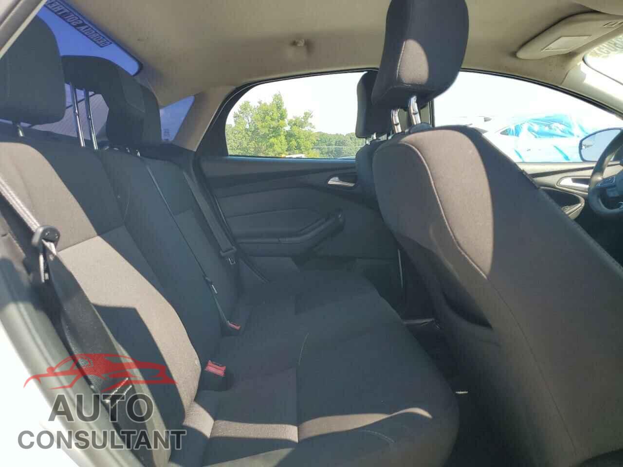 FORD FOCUS 2015 - 1FADP3F22FL218056