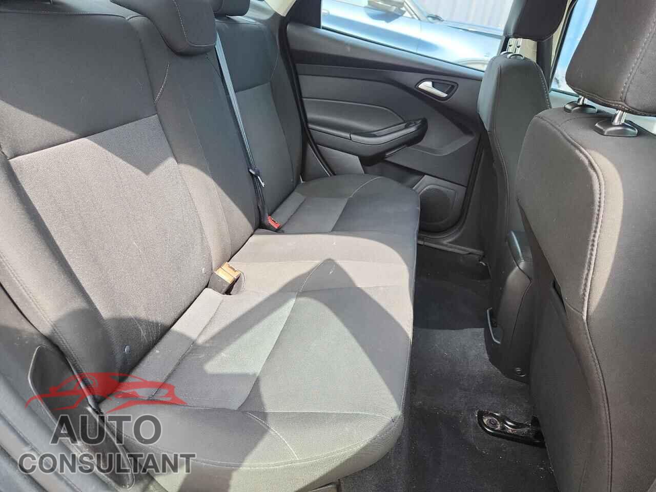 FORD FOCUS 2017 - 1FADP3F21HL228595