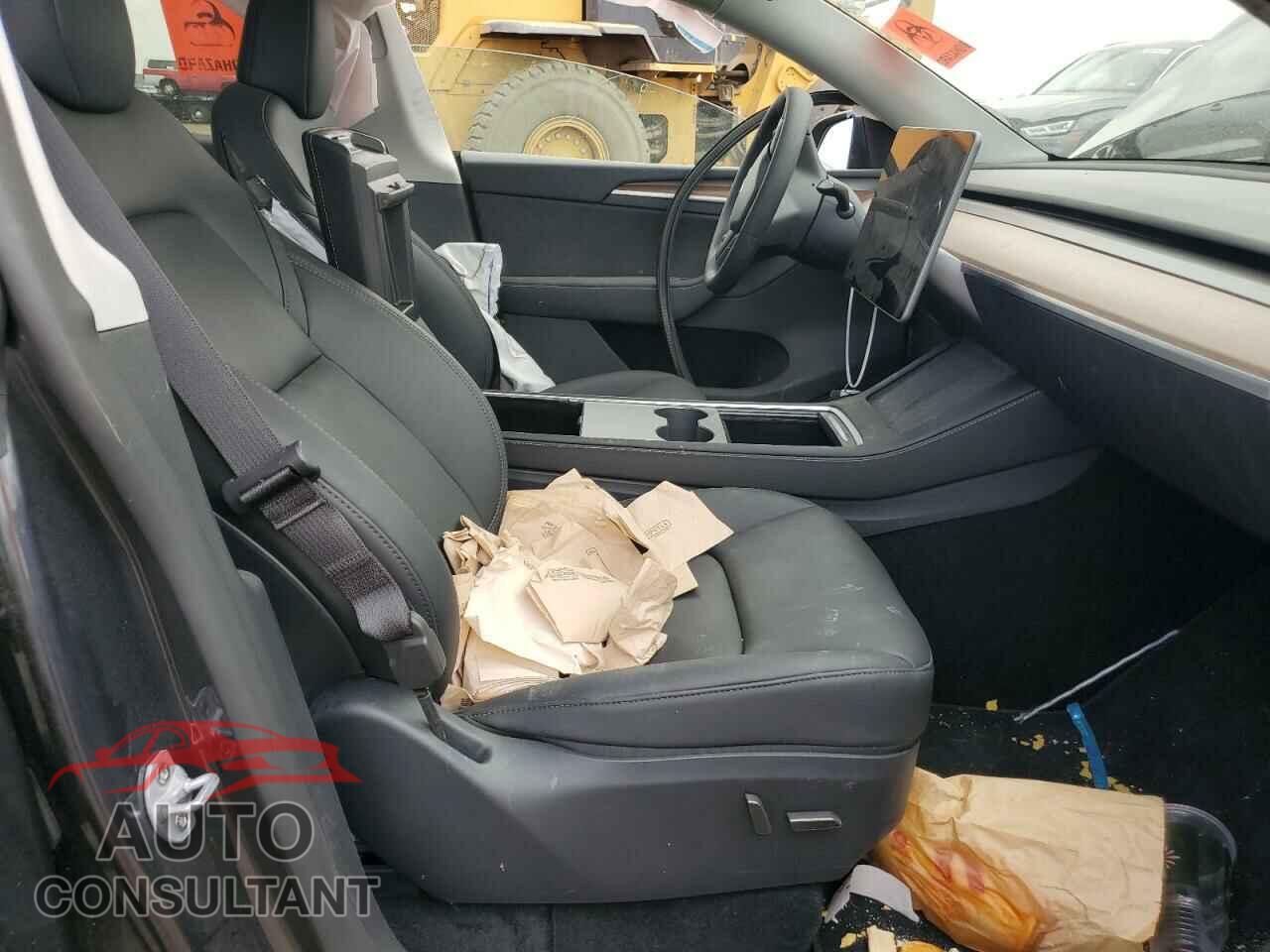 TESLA MODEL Y 2024 - 7SAYGDEE9RF072858