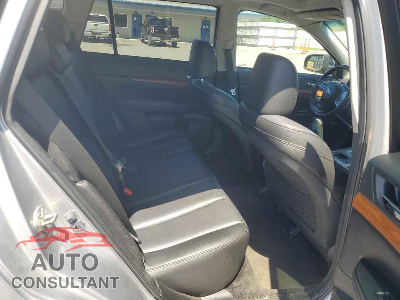 SUBARU OUTBACK 2013 - 4S4BRBKC8D3214106