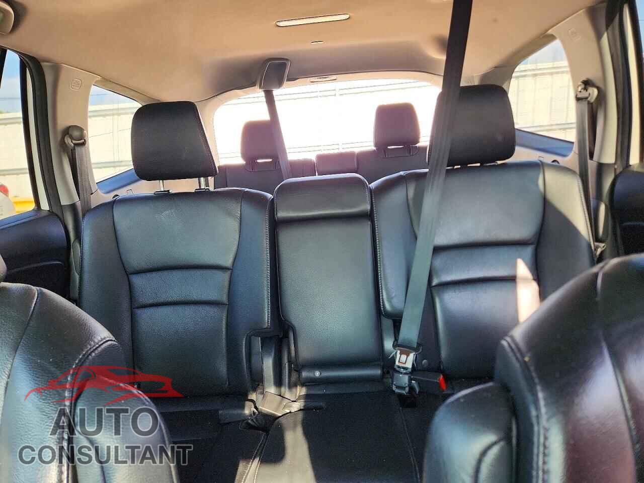 HONDA PILOT 2017 - 5FNYF6H54HB094367