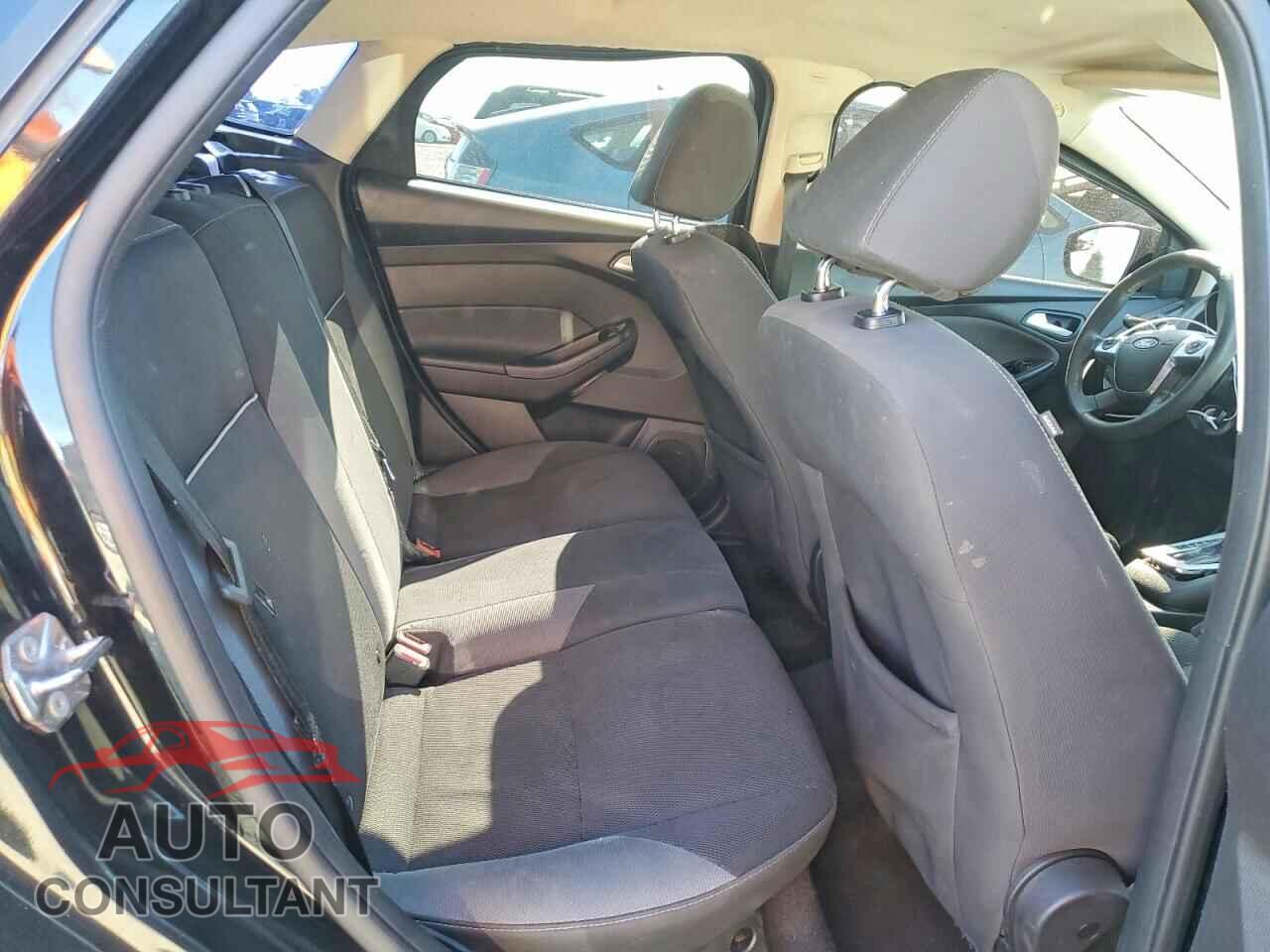 FORD FOCUS 2014 - 1FADP3K2XEL392820