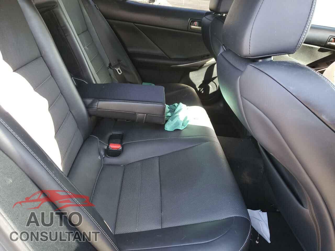 LEXUS IS 2018 - JTHBA1D22J5074160