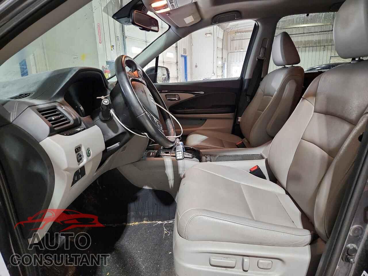HONDA PILOT 2017 - 5FNYF6H91HB054718