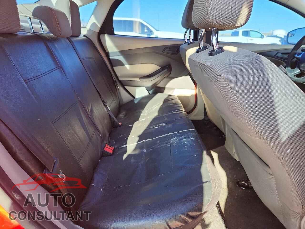 FORD FOCUS 2012 - 1FAHP3F24CL227855