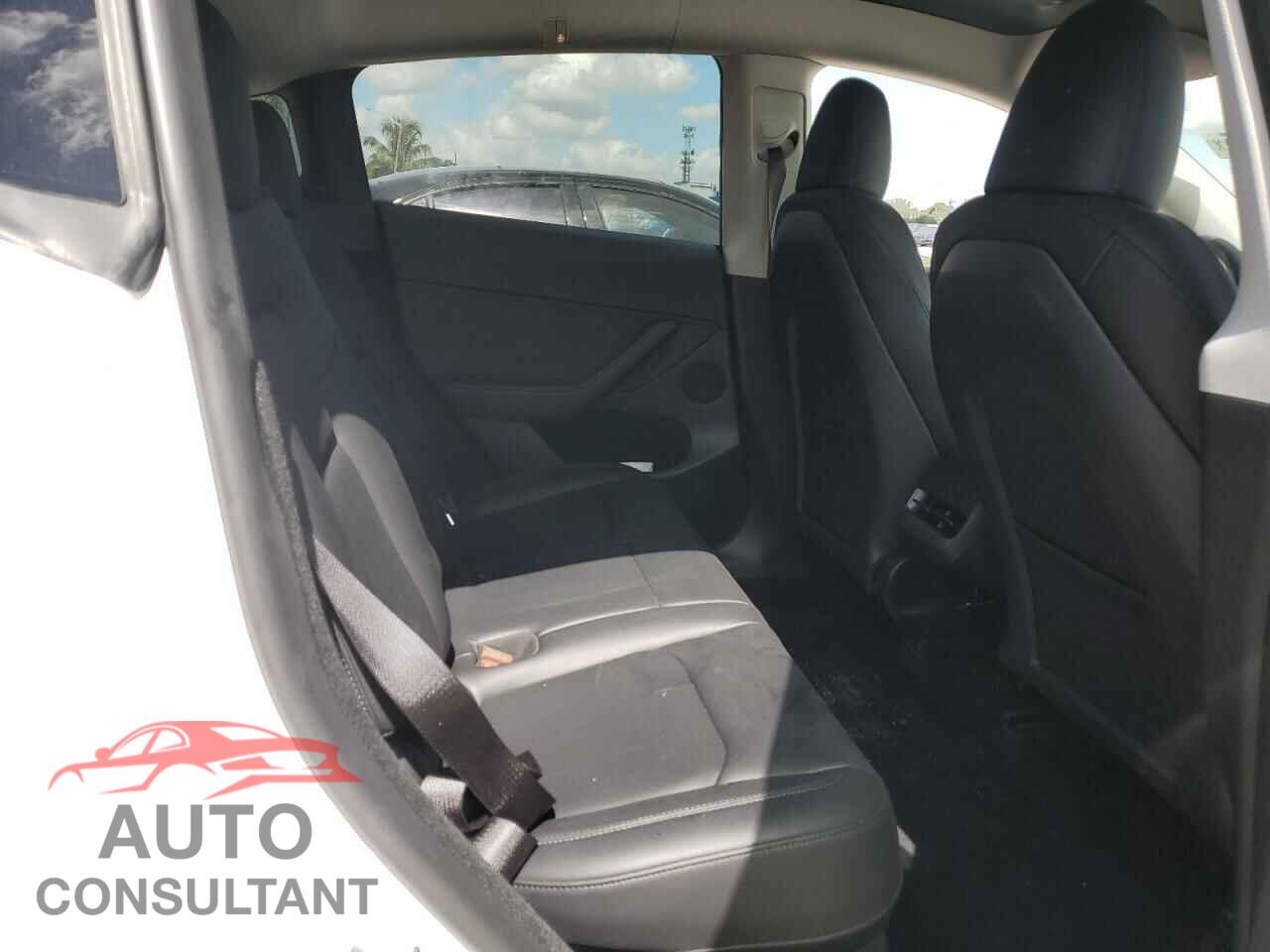 TESLA MODEL Y 2024 - 7SAYGDED2RF010239