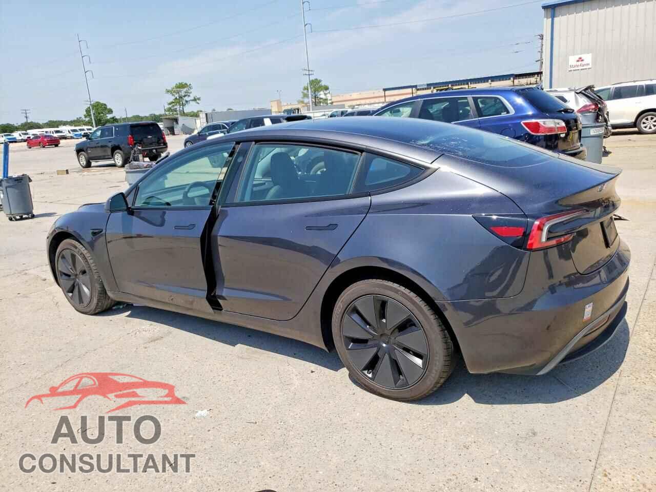 TESLA MODEL 3 2025 - 5YJ3E1EA5SF933113
