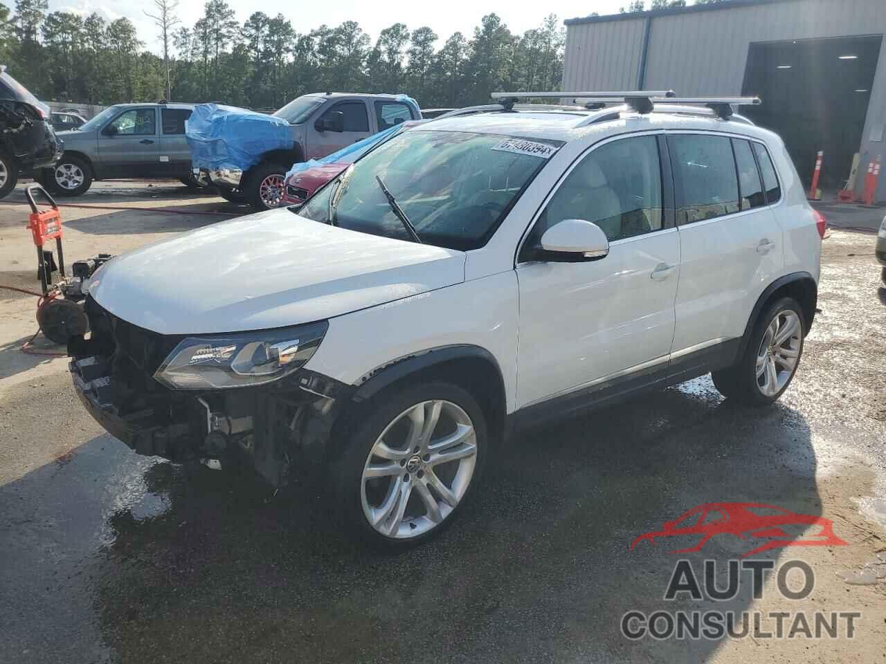 VOLKSWAGEN TIGUAN 2016 - WVGBV7AX2GW548129