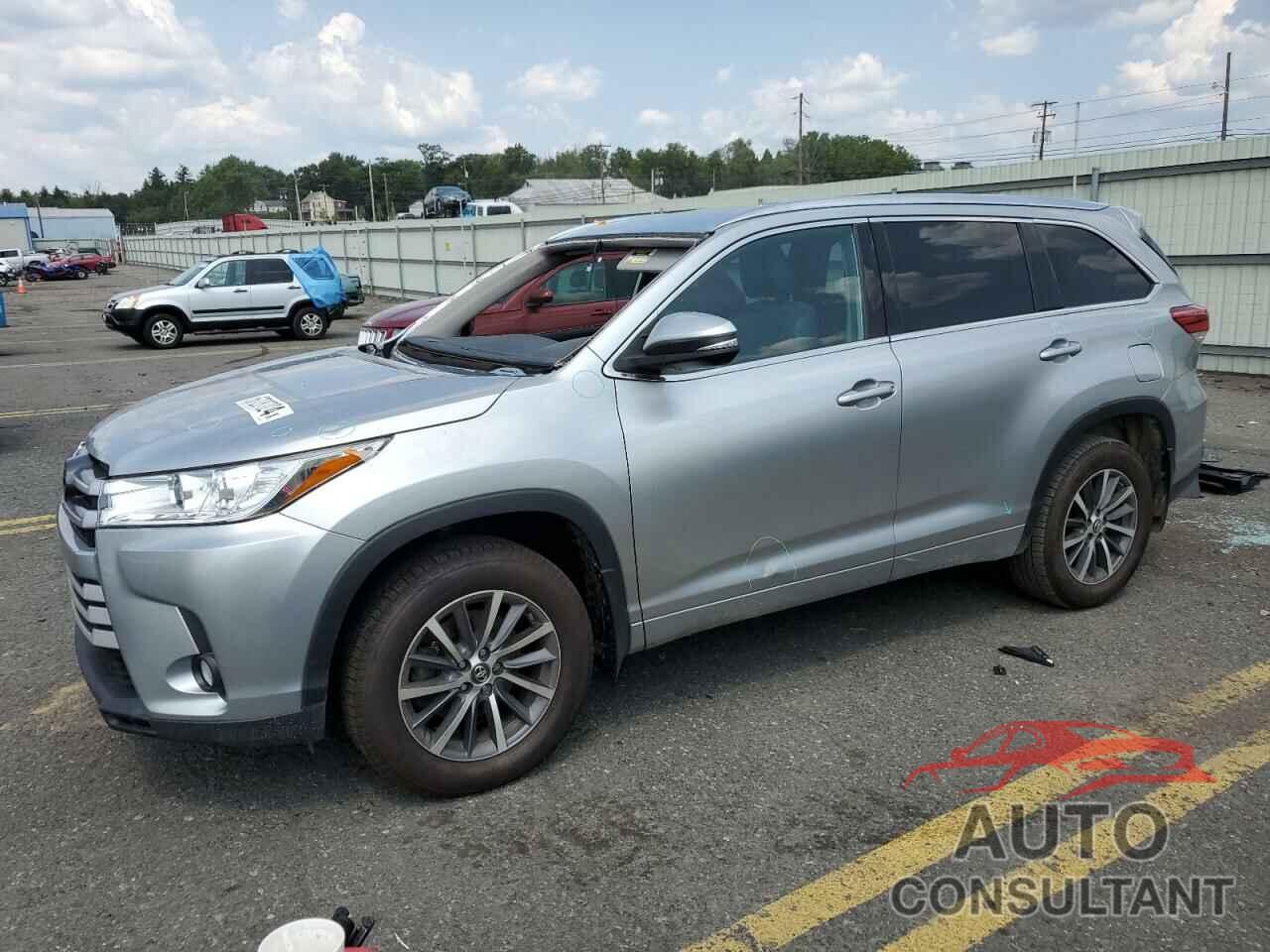 TOYOTA HIGHLANDER 2018 - 5TDJZRFH5JS534640