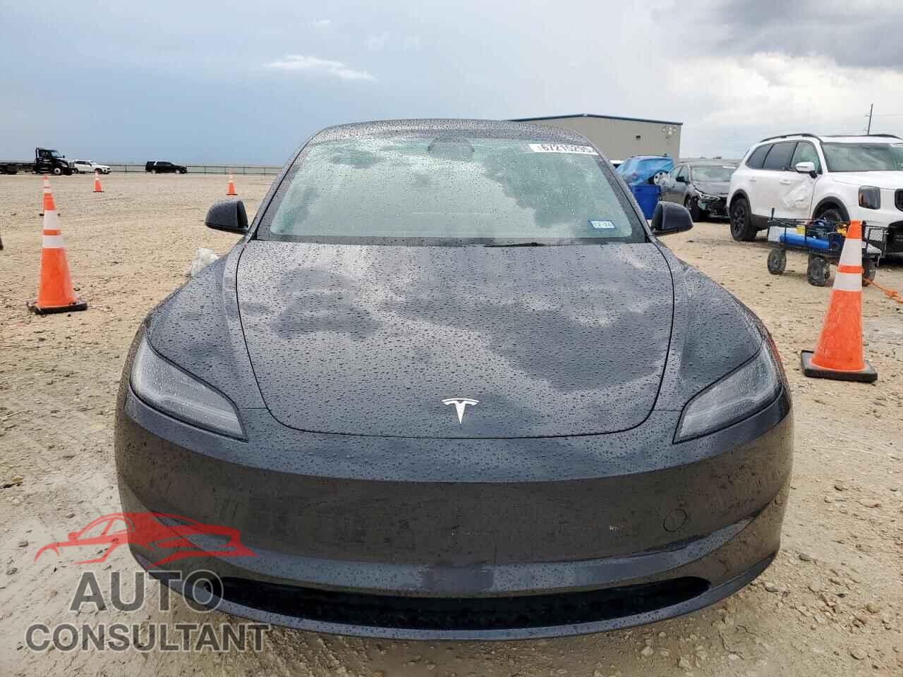 TESLA MODEL 3 2025 - 5YJ3E1EA5SF902380