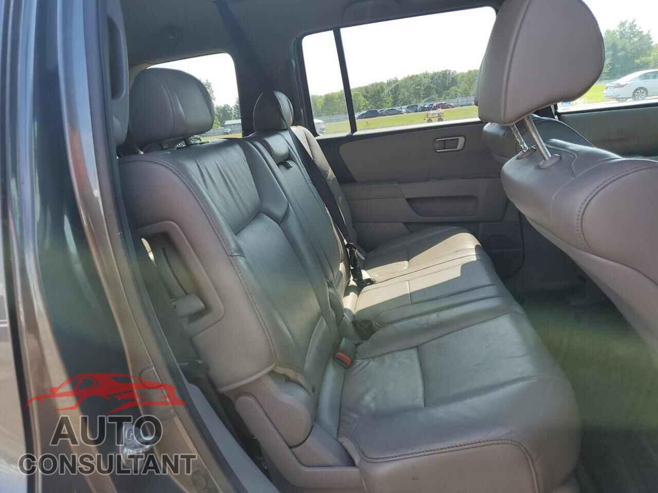 HONDA PILOT 2011 - 5FNYF4H50BB069915