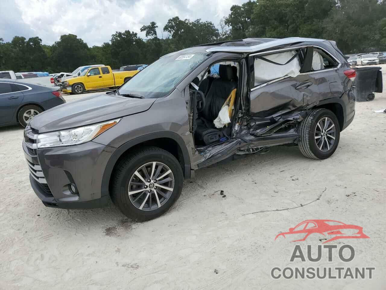TOYOTA HIGHLANDER 2018 - 5TDKZRFH5JS261476