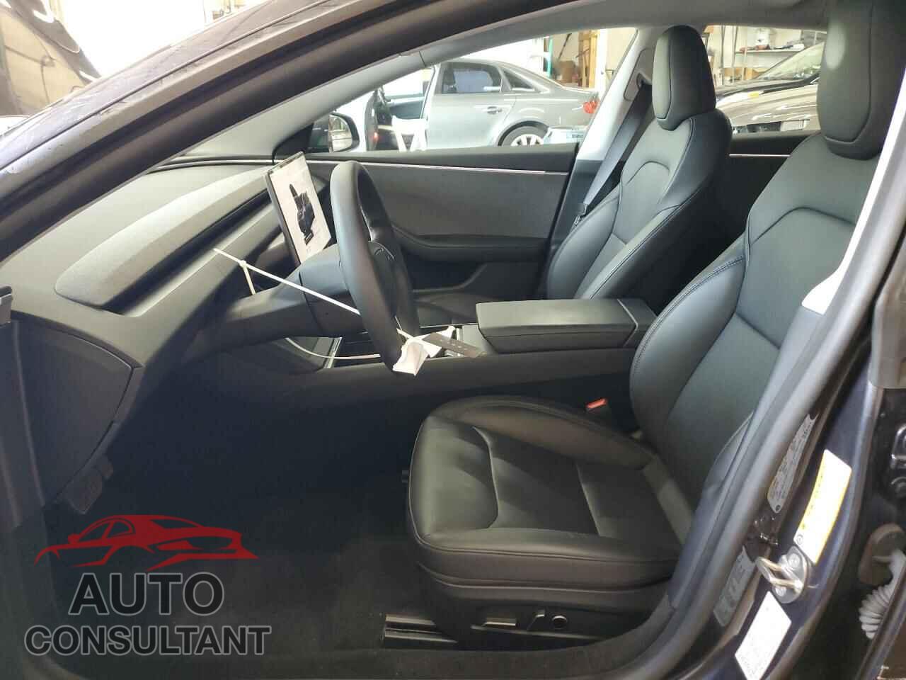 TESLA MODEL 3 2024 - 5YJ3E1EA9RF828682