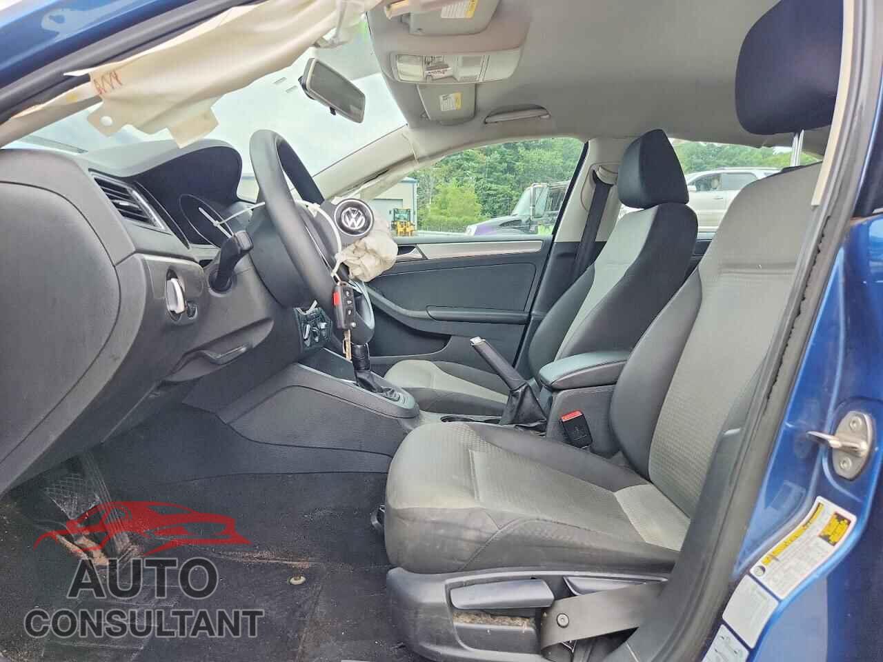 VOLKSWAGEN JETTA 2017 - 3VW2B7AJ5HM412858