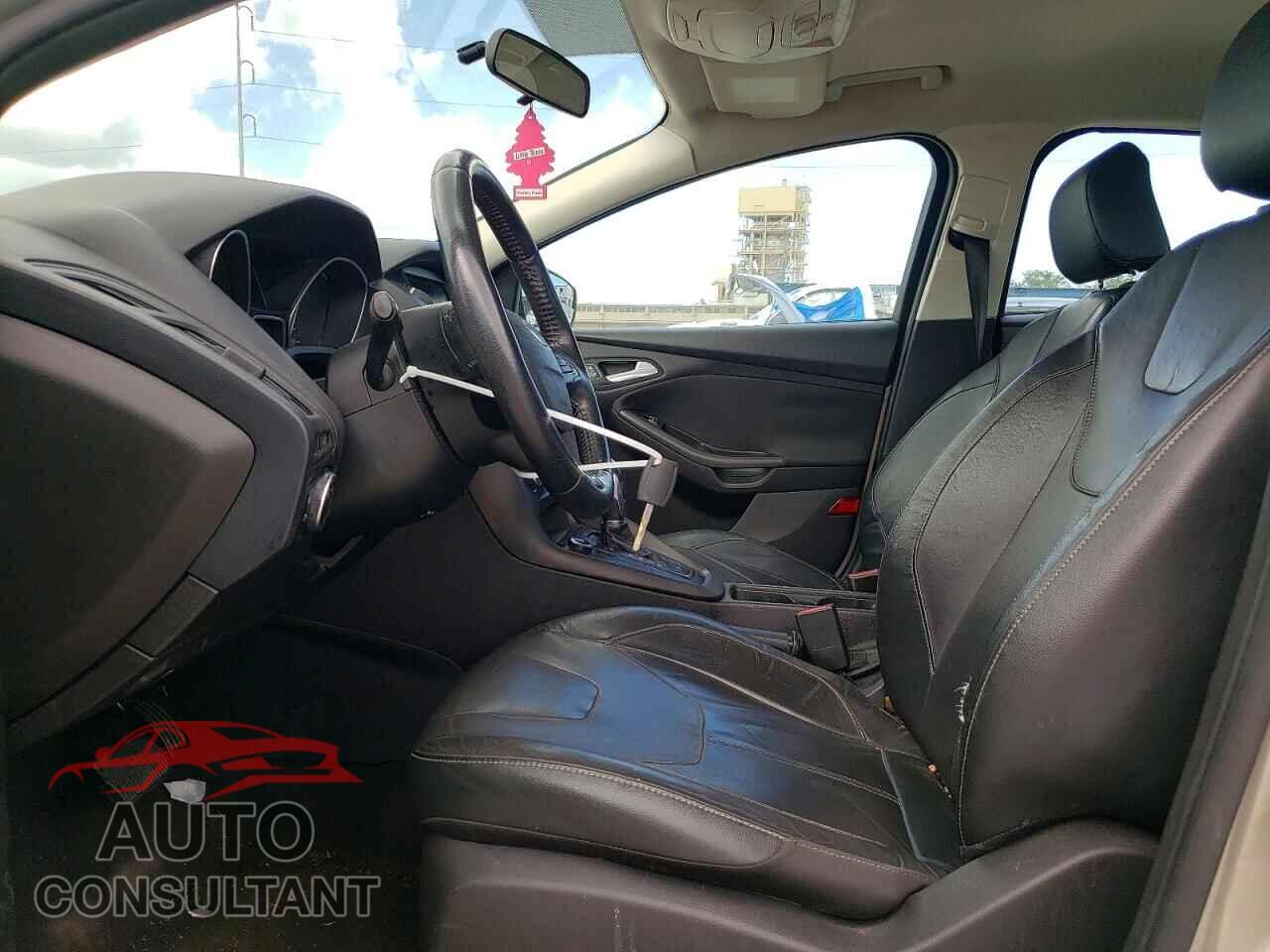 FORD FOCUS 2015 - 1FADP3F20FL310461