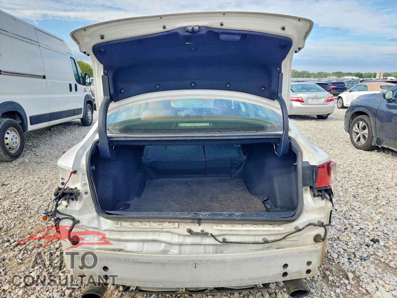 LEXUS IS 2015 - JTHCF1D25F5029582