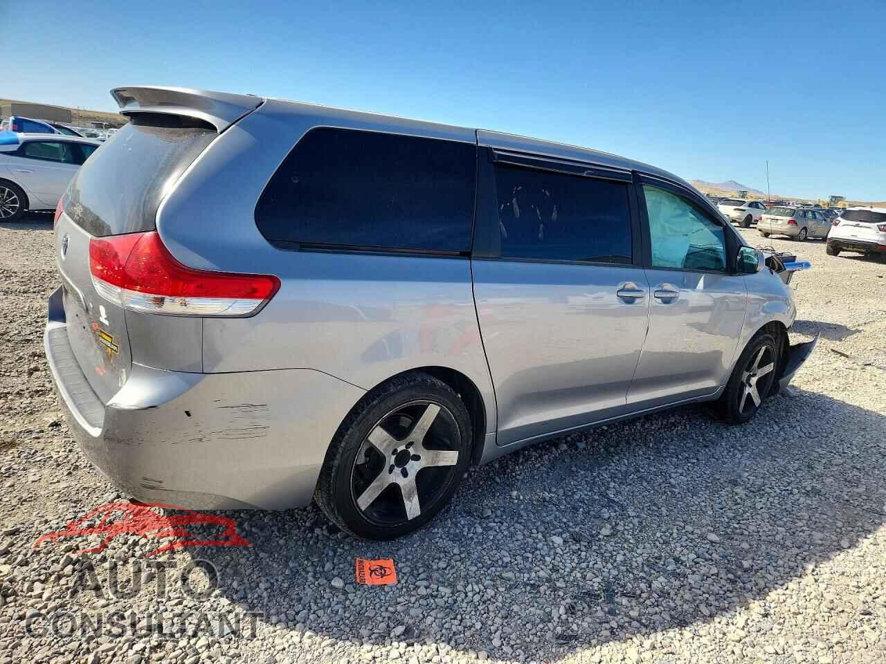 TOYOTA SIENNA 2012 - 5TDKA3DC1CS015121