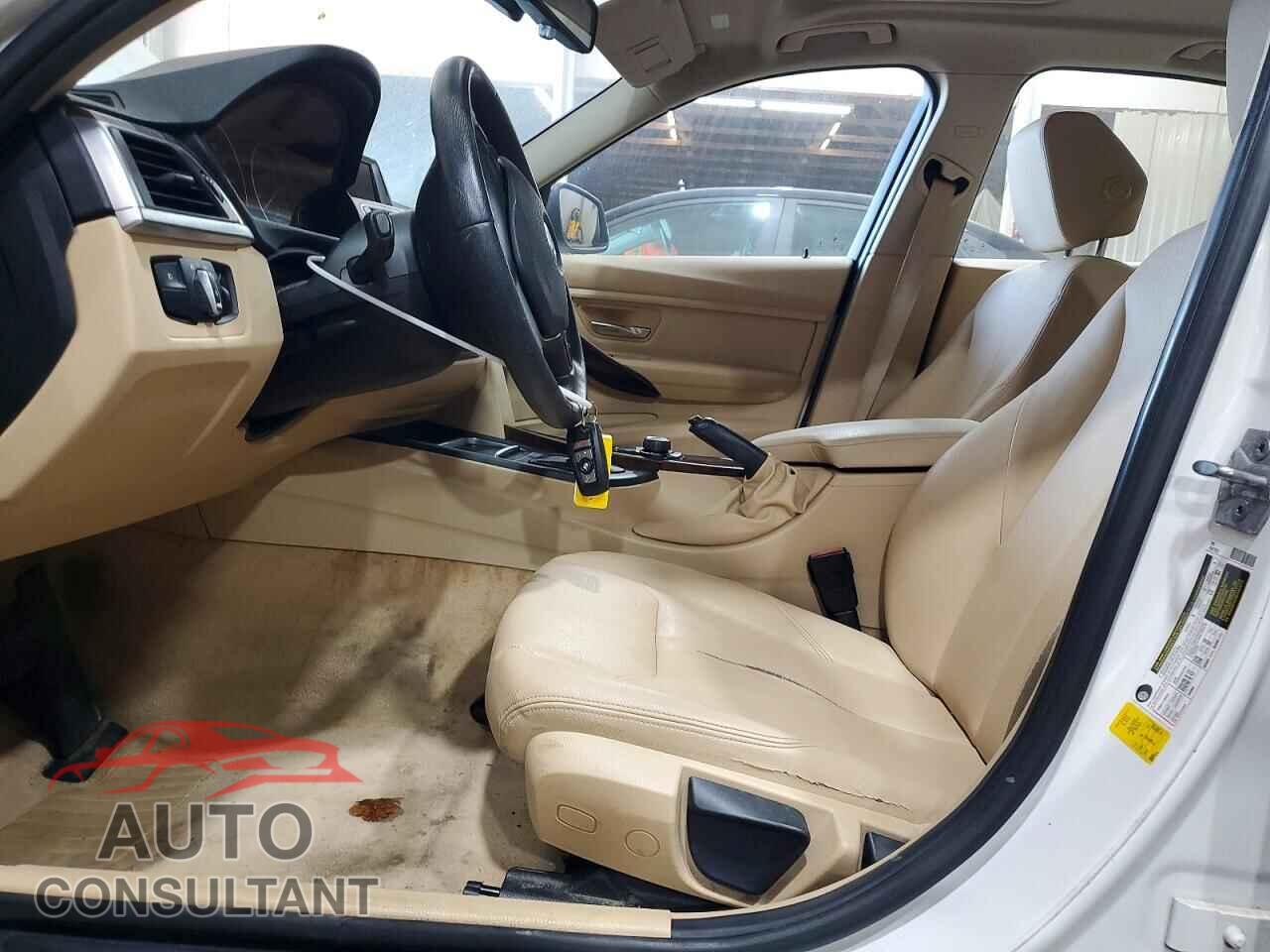 BMW 3 SERIES 2016 - WBA8E1G56GNU10212