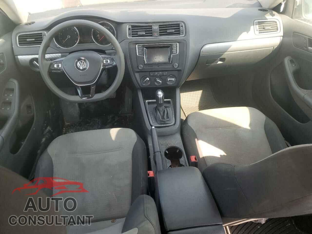 VOLKSWAGEN JETTA 2017 - 3VW2B7AJXHM213238