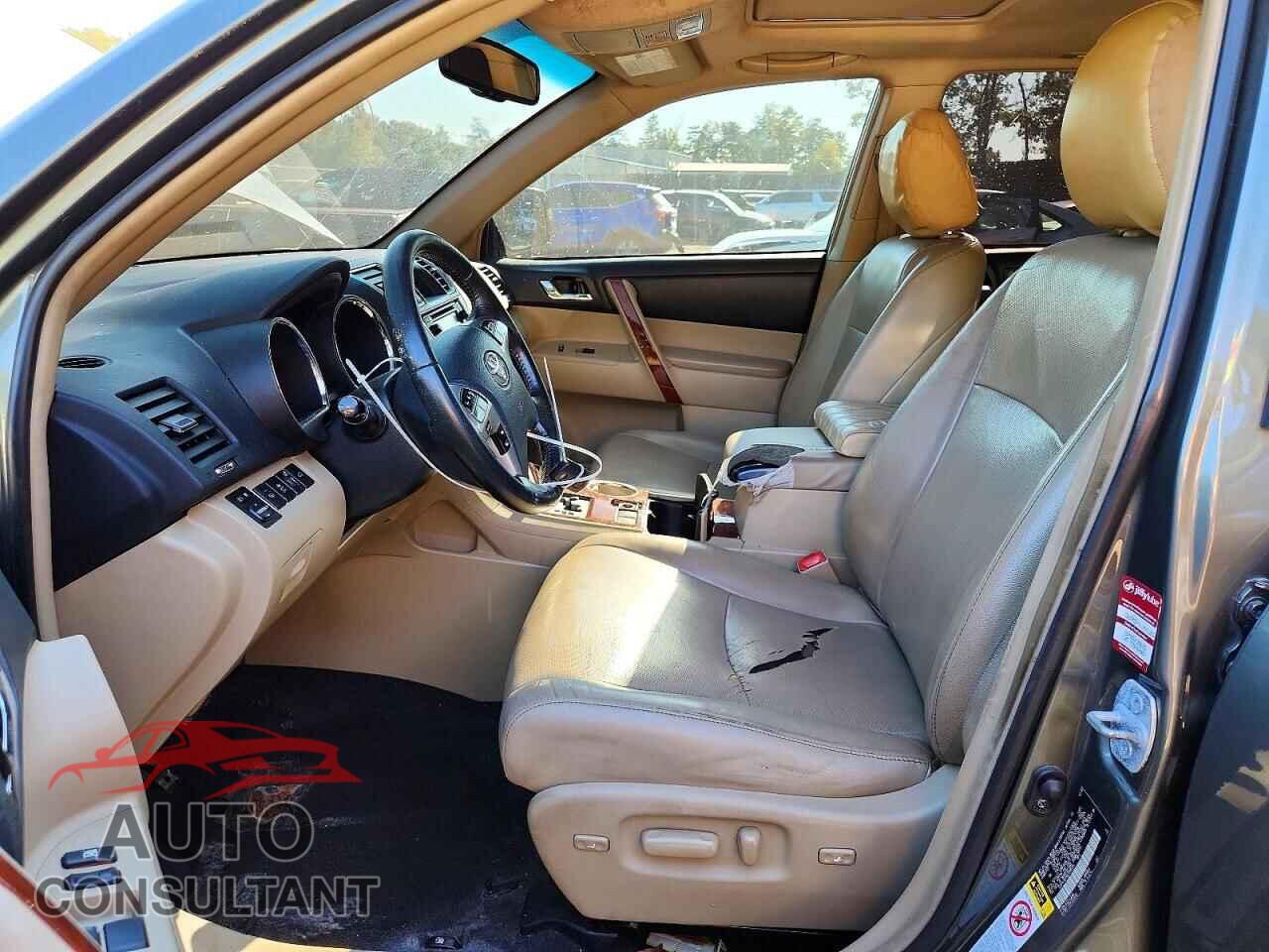 TOYOTA HIGHLANDER 2013 - 5TDYK3EH8DS095424