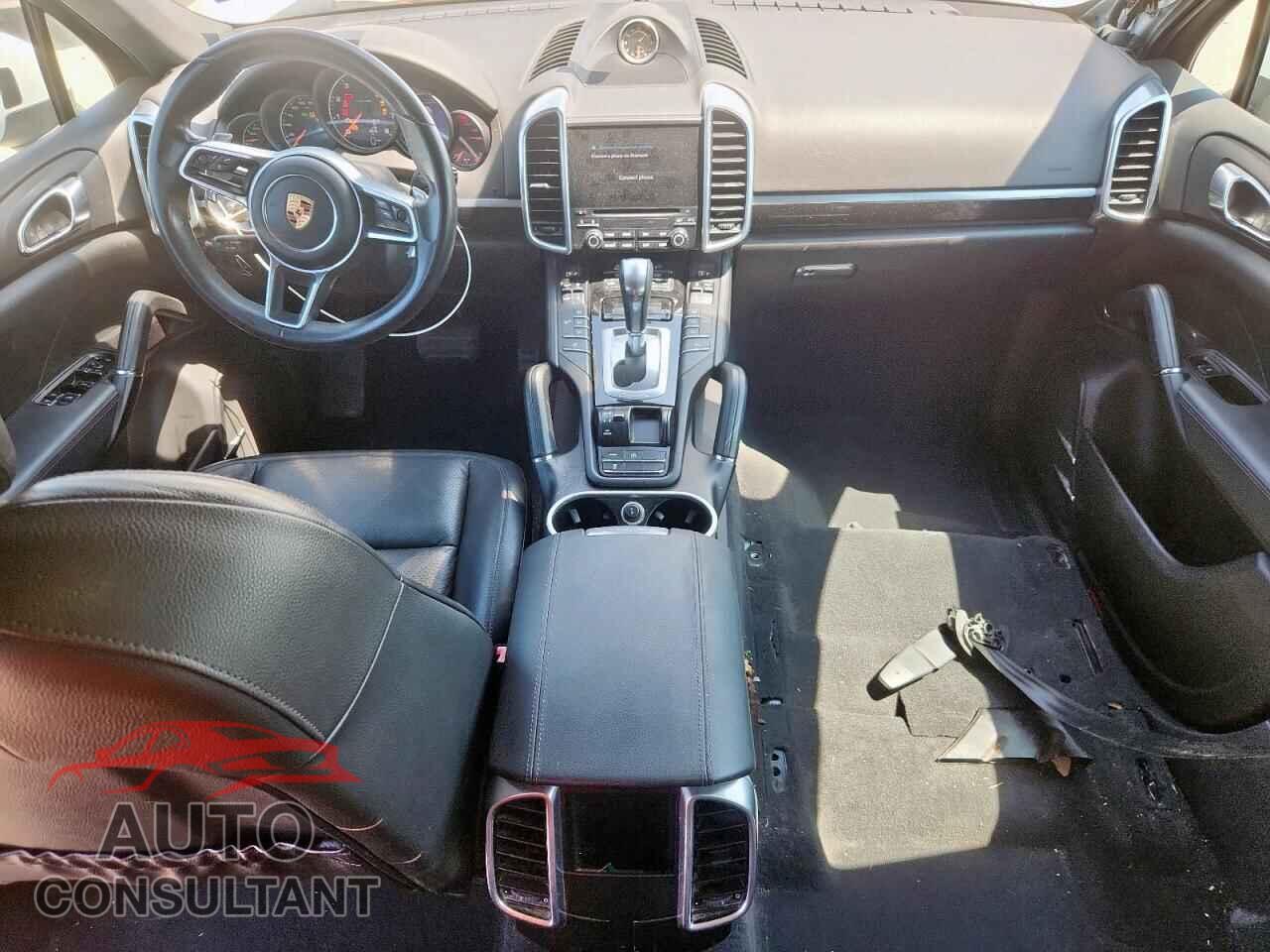 PORSCHE CAYENNE 2018 - WP1AA2A23JKA04545