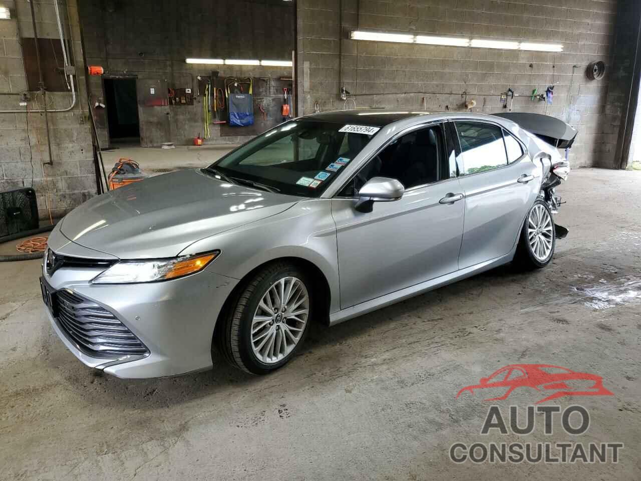 TOYOTA CAMRY 2018 - 4T1B11HK2JU131003