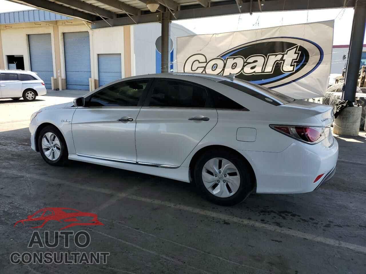HYUNDAI SONATA 2013 - KMHEC4A43DA088172