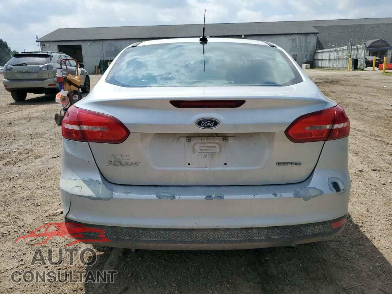 FORD FOCUS 2015 - 1FADP3E22FL355046