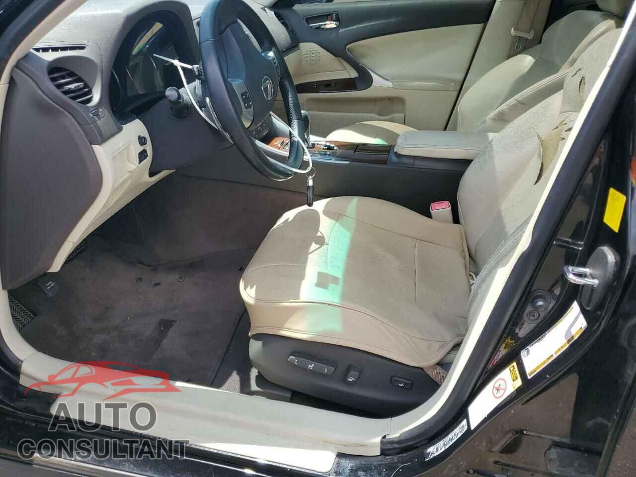 LEXUS IS 2011 - JTHBF5C24B5138128