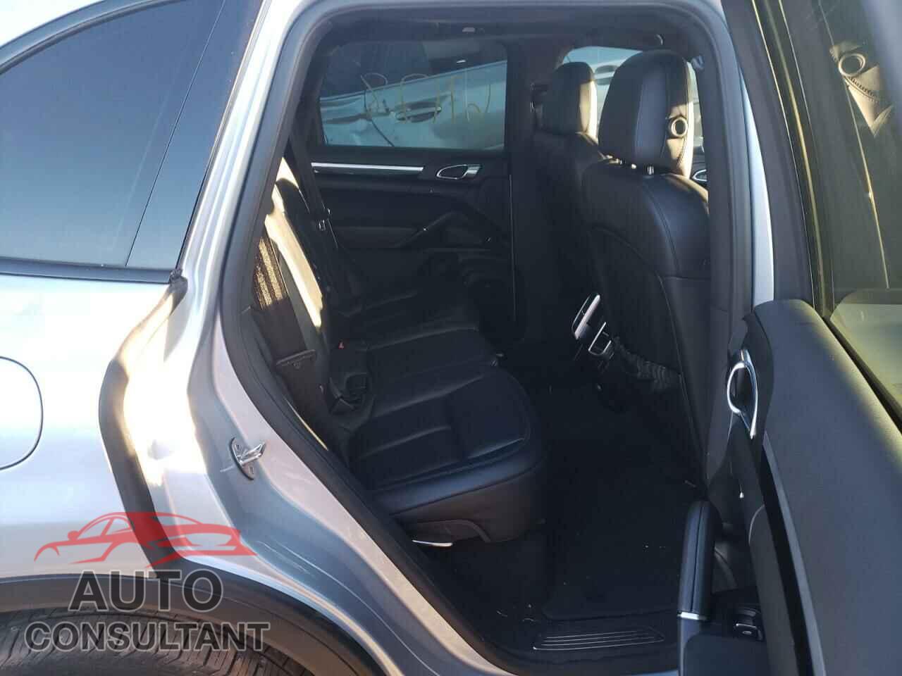 PORSCHE CAYENNE 2016 - WP1AA2A24GKA13716