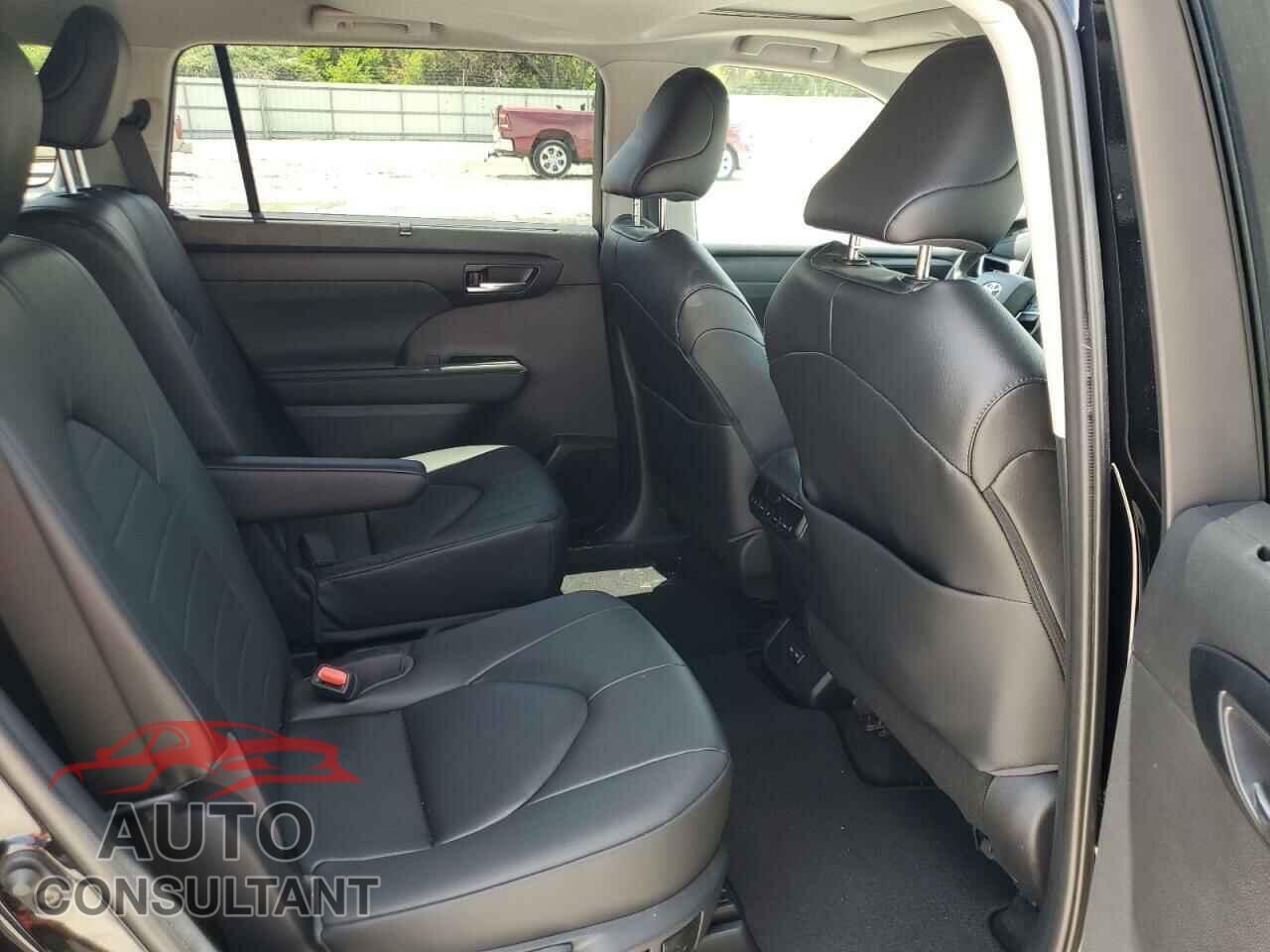 TOYOTA HIGHLANDER 2023 - 5TDKDRAH9PS517004