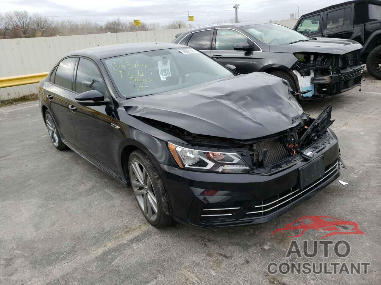 VOLKSWAGEN PASSAT 2018 - 1VWAA7A30JC043141