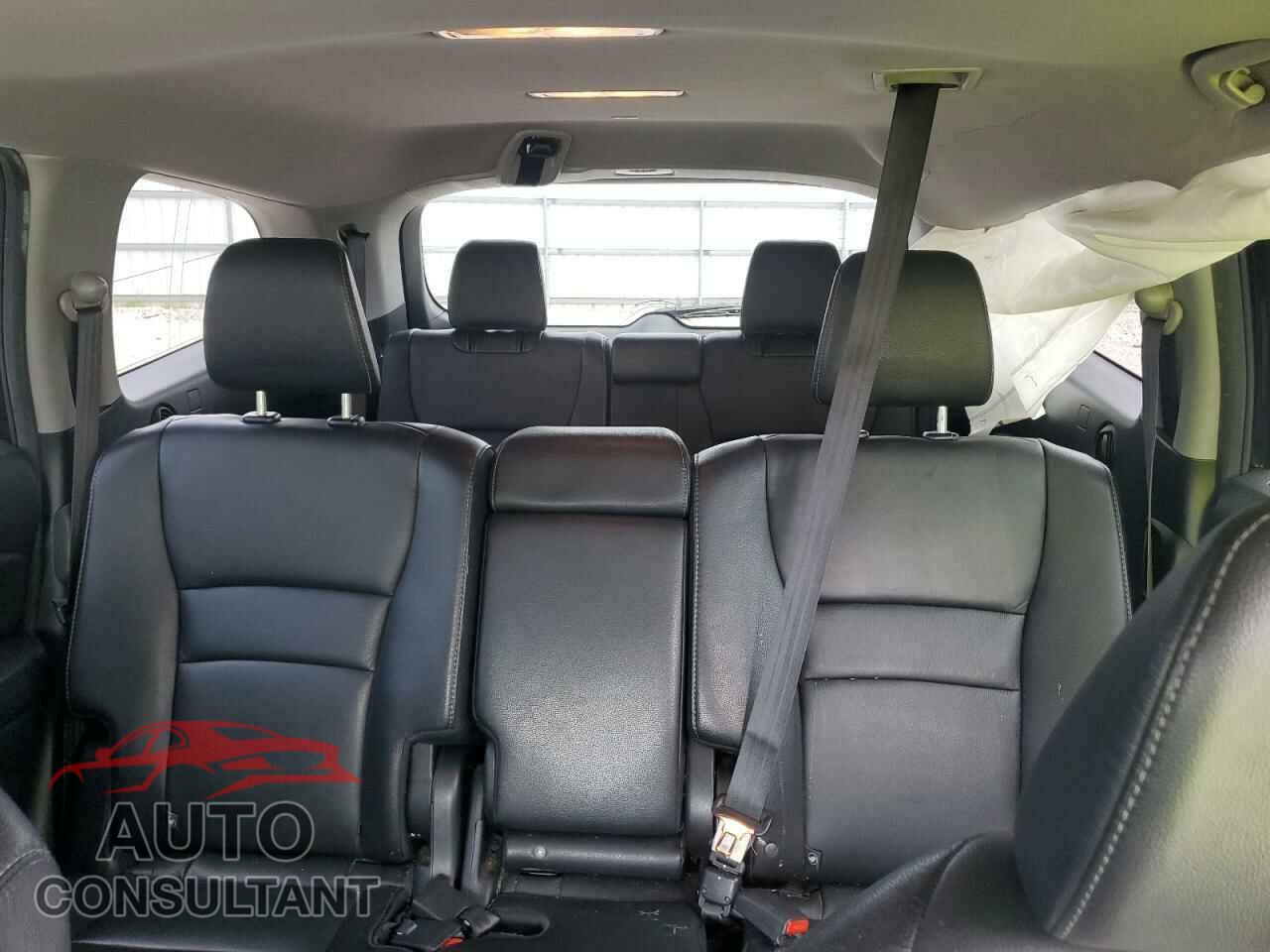HONDA PILOT 2017 - 5FNYF6H56HB024479