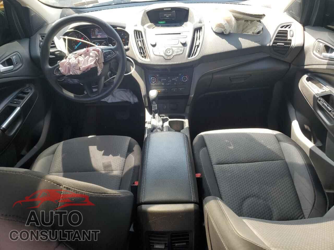 FORD ESCAPE 2017 - 1FMCU9GD0HUC17935