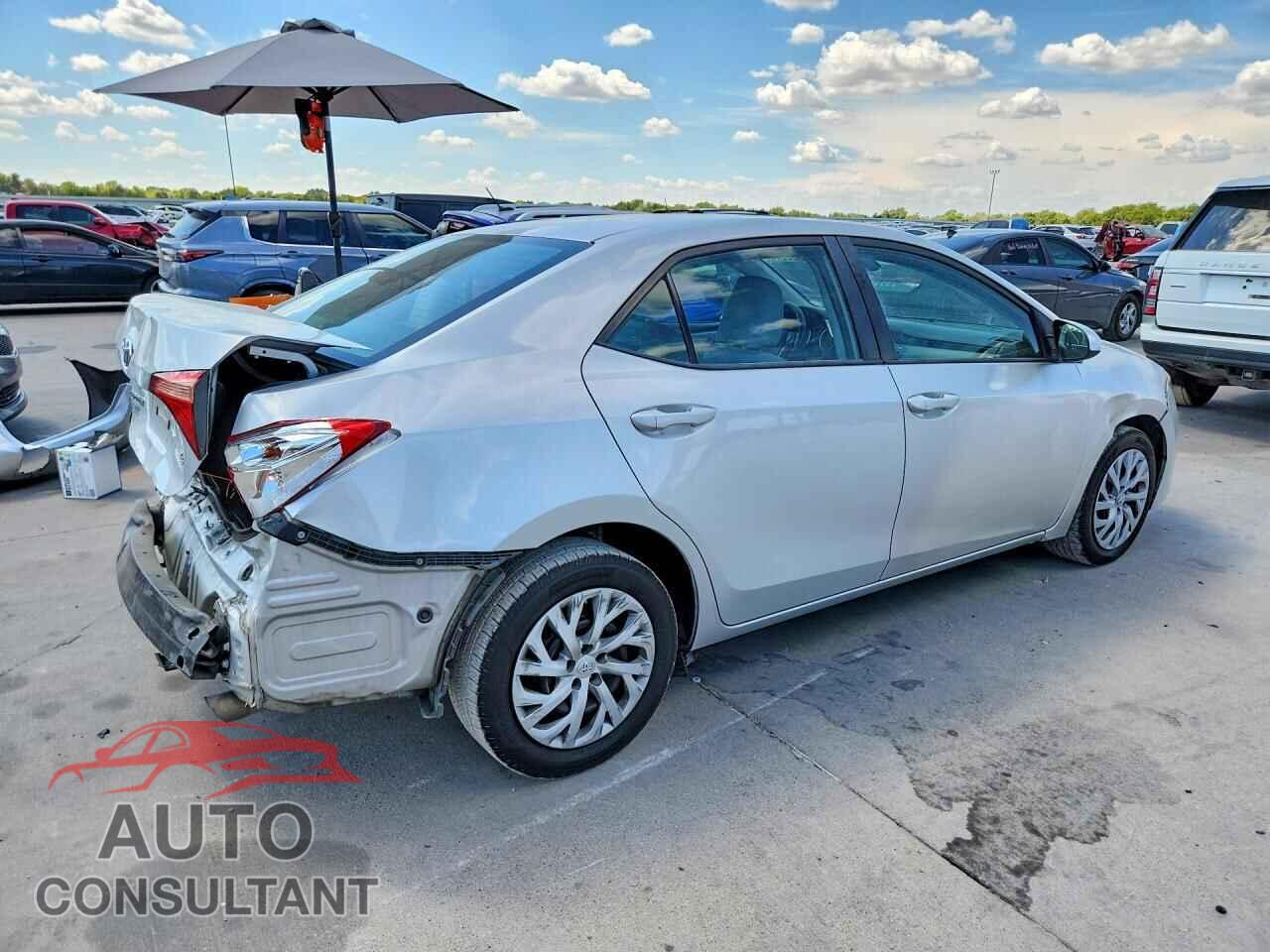 TOYOTA COROLLA 2017 - 5YFBURHE8HP586482