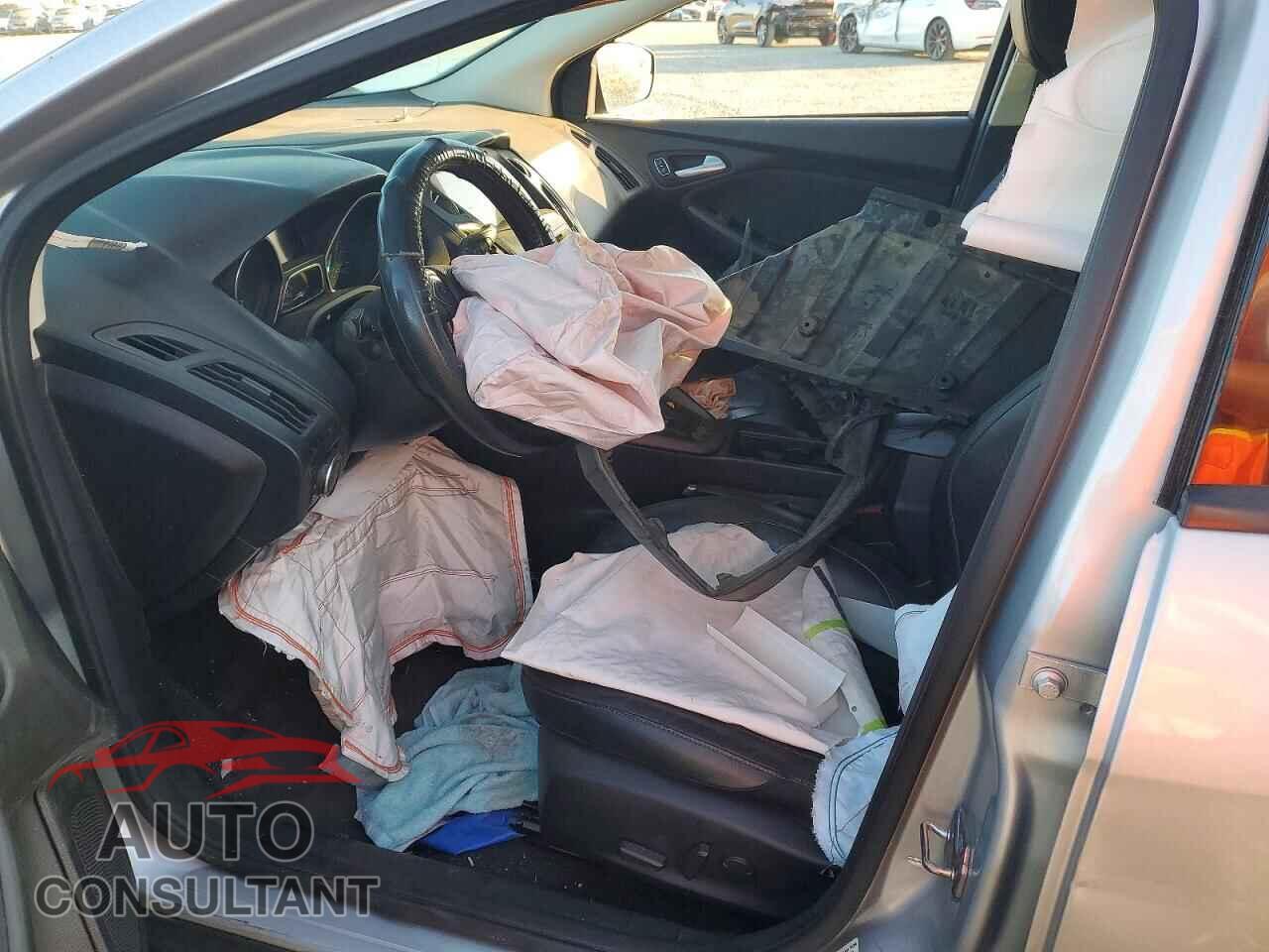 FORD FOCUS 2016 - 1FADP3K2XGL329218