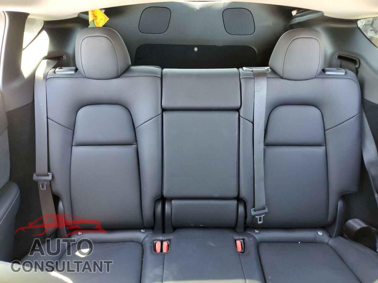 TESLA MODEL Y 2024 - 7SAYGDEEXRF032174