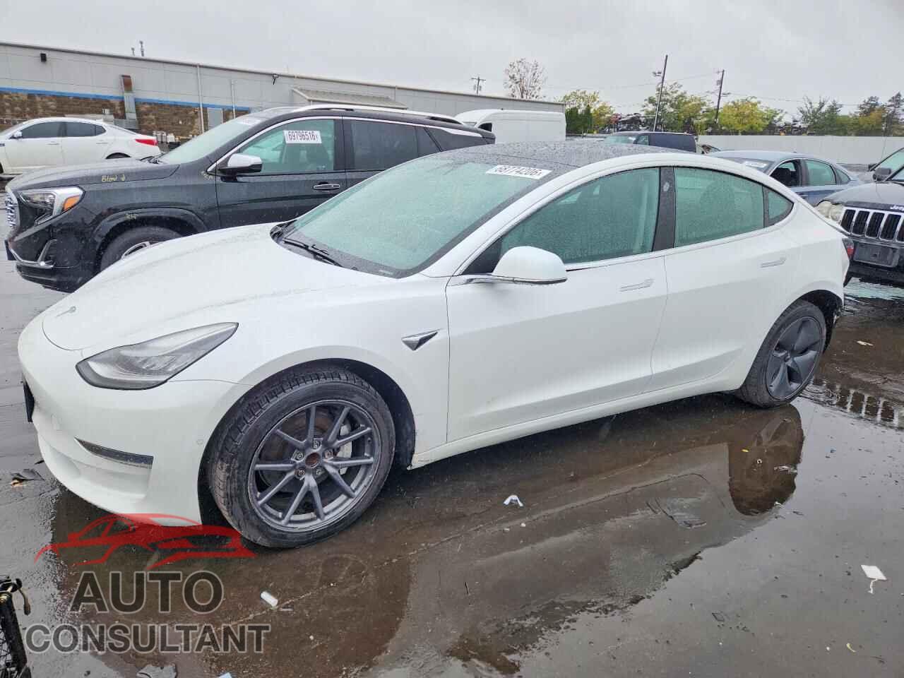 TESLA MODEL 3 2019 - 5YJ3E1EA7KF484033