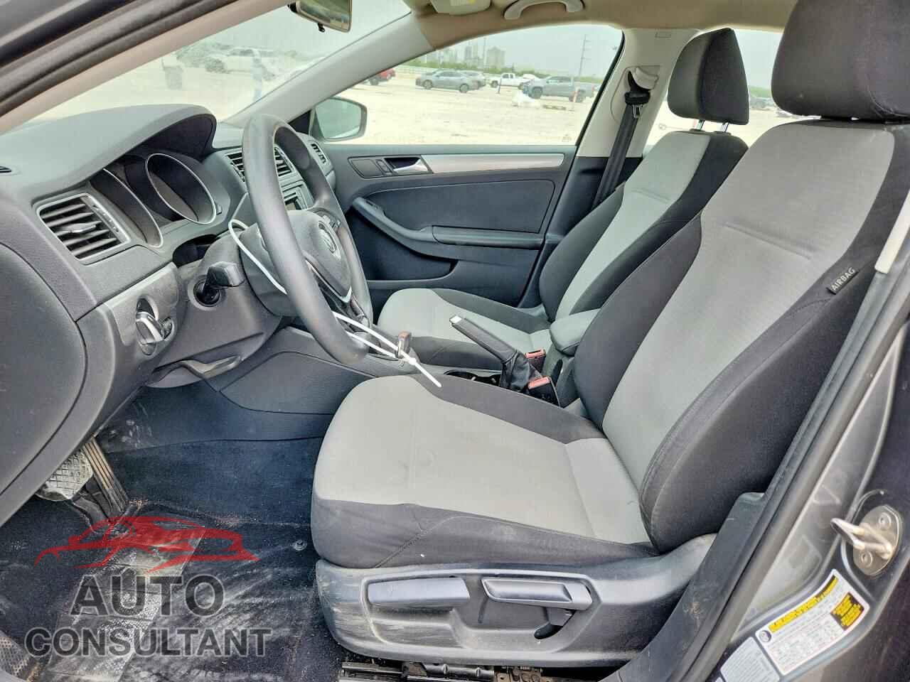 VOLKSWAGEN JETTA 2017 - 3VW2B7AJ4HM413399